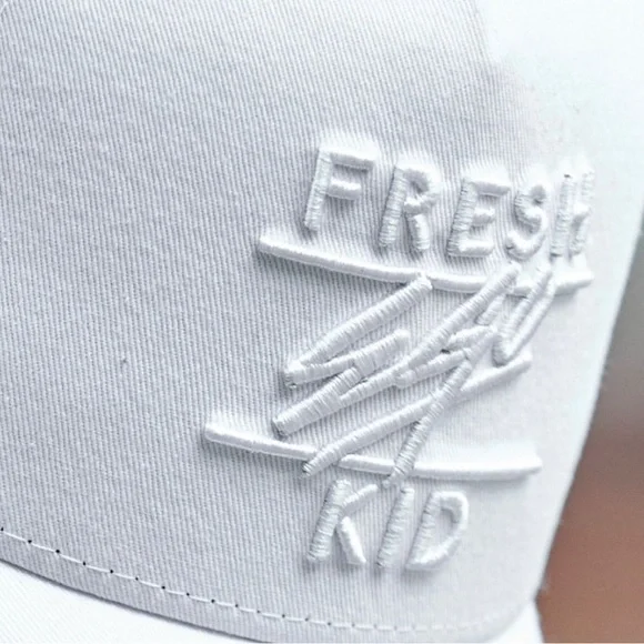 NEW ERA x FRESH EGO KID WHITE MESH TRUCKER - Picture 3 of 4